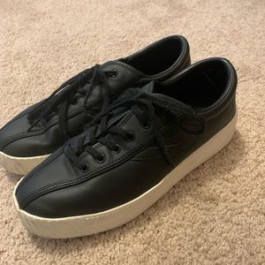 Black tretorn sneakers
